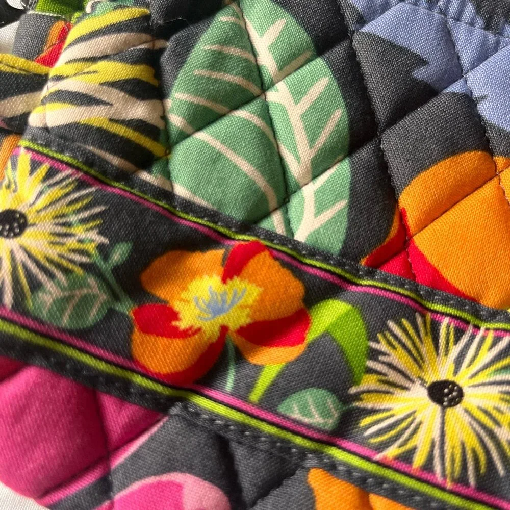 Vera Bradley Women's Colorful Flower Plastic Pattern Lined Cosmetic‎ Makeup